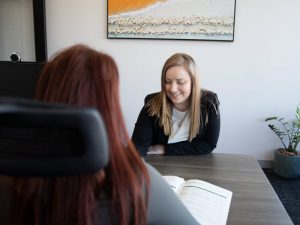 Woman having a discussion with her colleague
